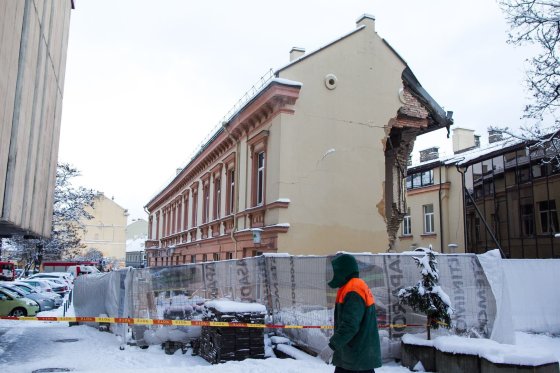 Irmanto Gelūno/15min.lt nuotr./Vilniuje nugriuvo pastato dalis.