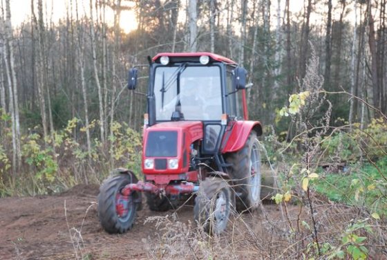 Sauliaus Chadasevičiaus/15min.lt nuotr./Baltarusiškas traktorius MTZ